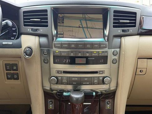Used 2011 Lexus LX 570 4WD w/ Luxury Pkg image 15