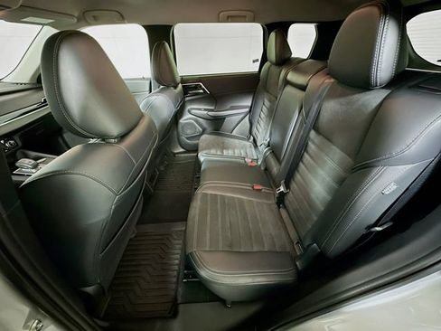 Used 2024 Mitsubishi Outlander SE image 23