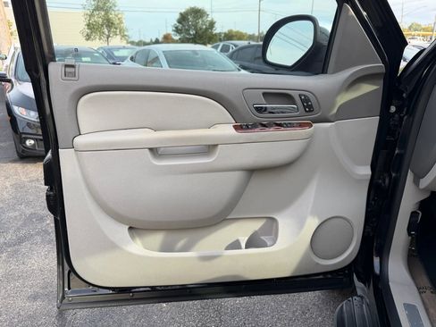 Used 2011 Chevrolet Avalanche LTZ image 20