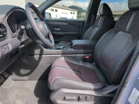 Used 2026 Honda Pilot Black Edition image 17