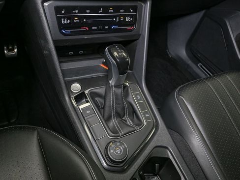 Certified 2024 Volkswagen Tiguan SE R-Line AWD/4WD image 38