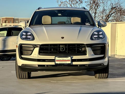 Used 2025 Porsche Macan image 11