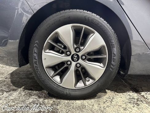 Used 2019 Hyundai Ioniq Plug-In Hybrid image 29