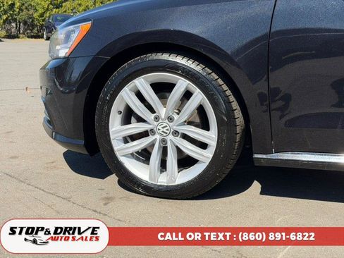 Used 2019 Volkswagen Passat 2.0T Wolfsburg w/ Wheels & Sunroof Package FWD image 9