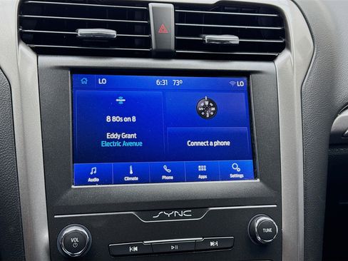 Used 2019 Ford Fusion SE FWD image 9