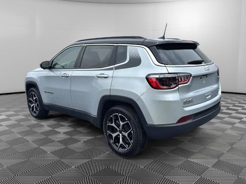 Used 2025 Jeep Compass Limited w/ Mopar Graphics Package AWD/4WD image 3