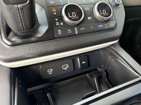 Used 2020 Land Rover Defender 110 First Edition image 20