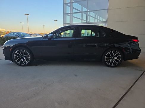 Used 2025 BMW 740i image 2