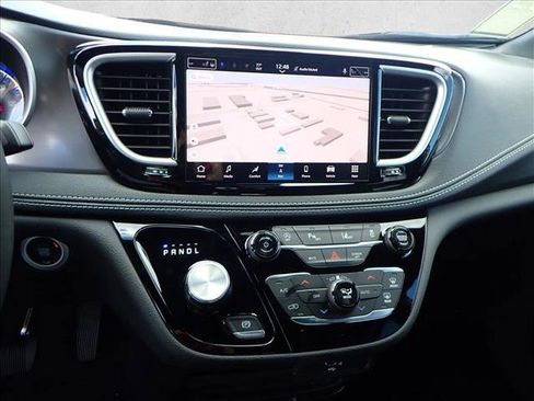 New 2026 Chrysler Pacifica Select image 19