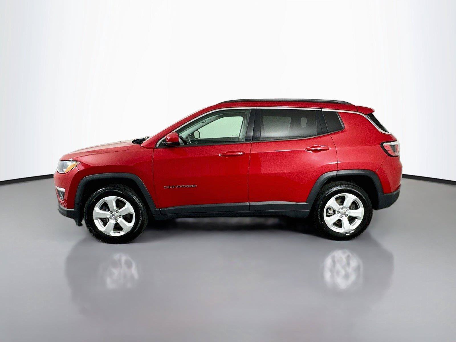 Used 2019 Jeep Compass Latitude w/ Cold Weather Group AWD/4WD image 8