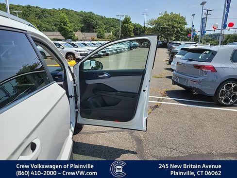 Certified 2023 Volkswagen Taos SE w/ Panoramic Sunroof Package AWD/4WD image 42