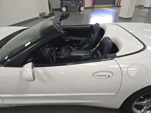 Used 2001 Chevrolet Corvette Convertible w/ Preferred Equipment Group2 RWD image 24