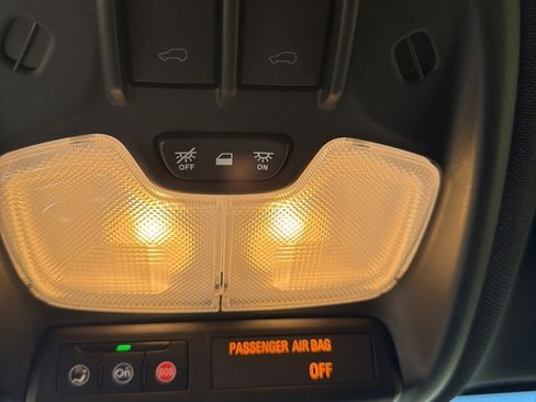 Used 2024 GMC Canyon AT4 w/ AT4 Premium Package image 27