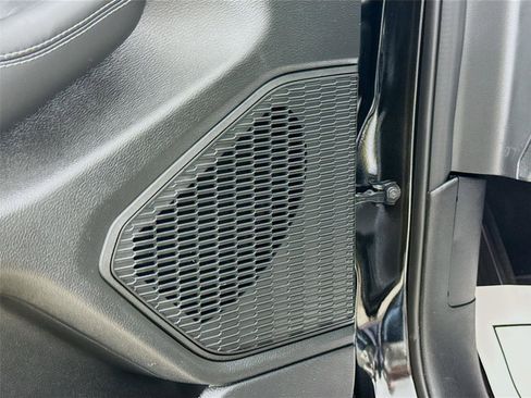 New 2025 Jeep Grand Cherokee Altitude image 21