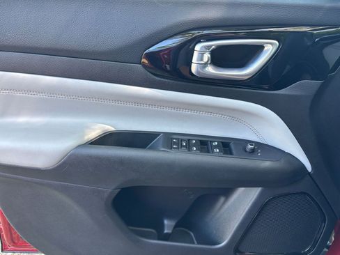 Used 2025 Jeep Compass Limited image 20