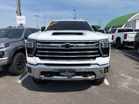 Used 2024 Chevrolet Silverado 2500 LTZ w/ LTZ Convenience Package AWD/4WD image 2