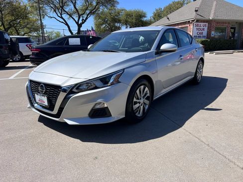 Used 2020 Nissan Altima 2.5 S FWD image 3