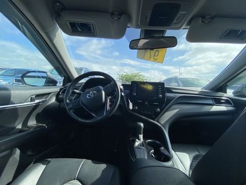 Used 2021 Toyota Camry SE FWD image 5