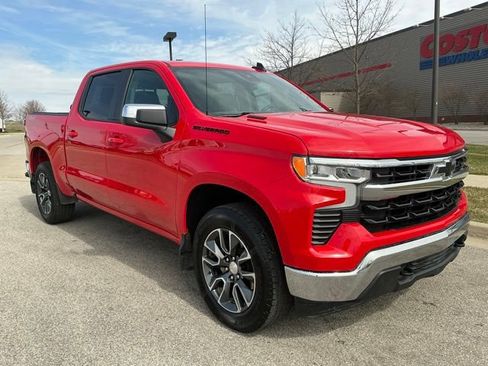 Used 2023 Chevrolet Silverado 1500 LT w/ Convenience Package II AWD/4WD image 2
