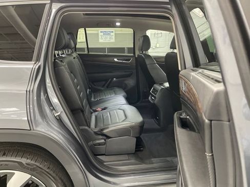Used 2024 Volkswagen Atlas SEL AWD/4WD image 11