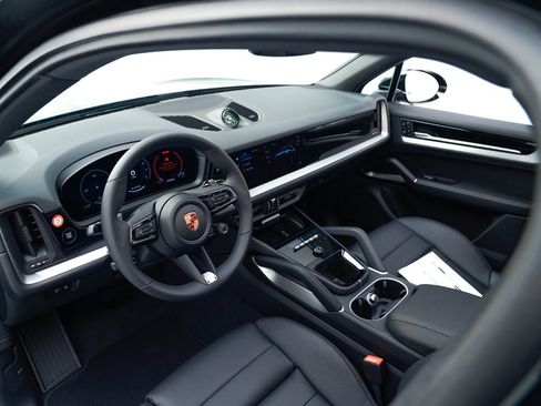 New 2026 Porsche Cayenne image 4
