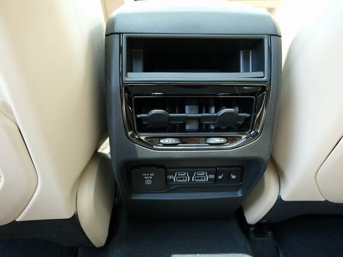 New 2025 Jeep Grand Cherokee Limited w/ Luxury Tech Group II AWD/4WD image 28