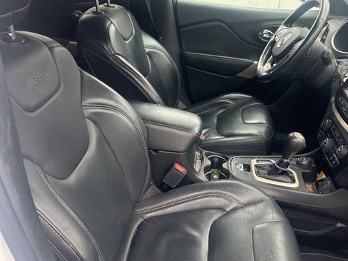 Used 2018 Jeep Cherokee Limited w/ Technology Group image 24