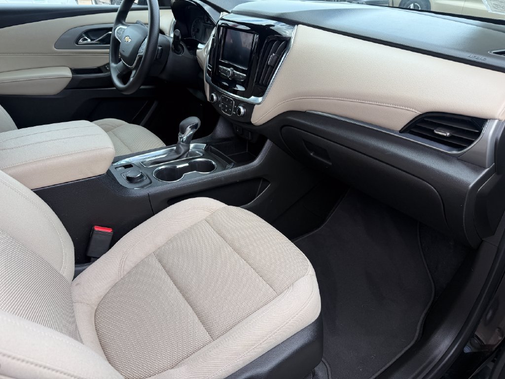 Used 2023 Chevrolet Traverse LS w/ LPO, Cargo Package AWD/4WD image 17
