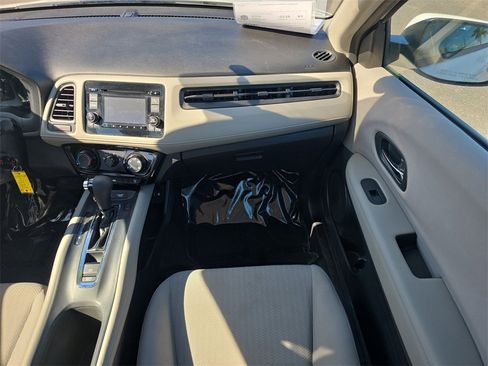 Used 2017 Honda HR-V LX image 12