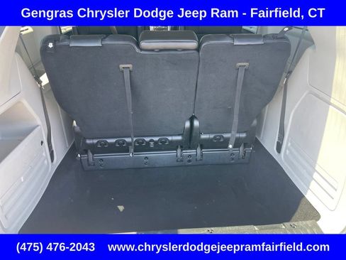 Used 2015 Chrysler Town & Country Touring w/ Driver Convenience Group FWD image 23
