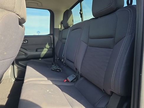Used 2023 Nissan Frontier SV w/ SV Convenience Package image 10