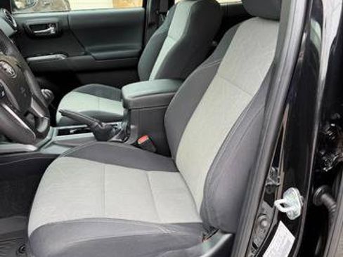 Used 2022 Toyota Tacoma TRD Off-Road w/ Technology Package AWD/4WD image 8