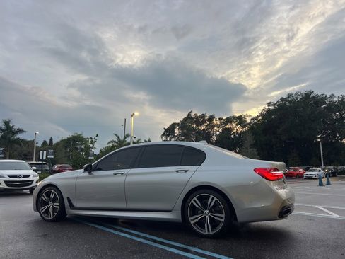 Used 2018 BMW 750i image 17
