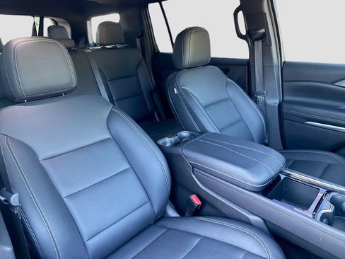 Used 2025 Chevrolet Traverse LT w/ Enhanced Driving Package AWD/4WD image 31