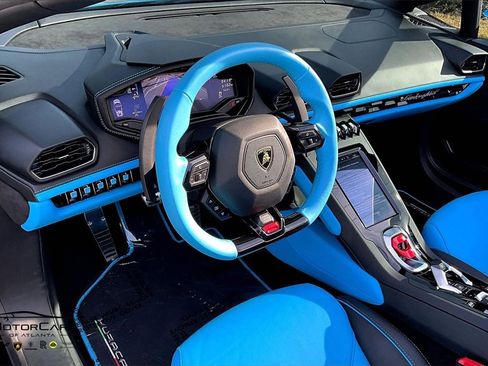 Used 2023 Lamborghini Huracan EVO image 13