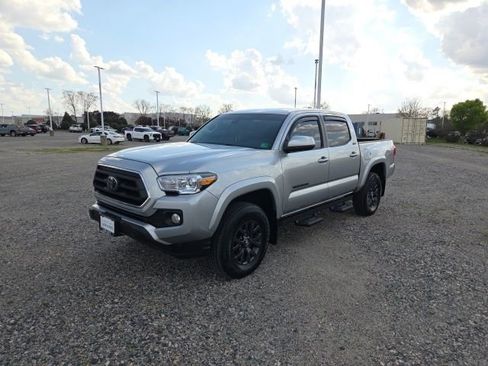 Used 2022 Toyota Tacoma SR5 w/ SR5 Appearance Package (SM) image 1