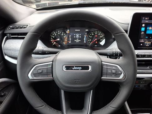 New 2026 Jeep Compass Latitude image 12