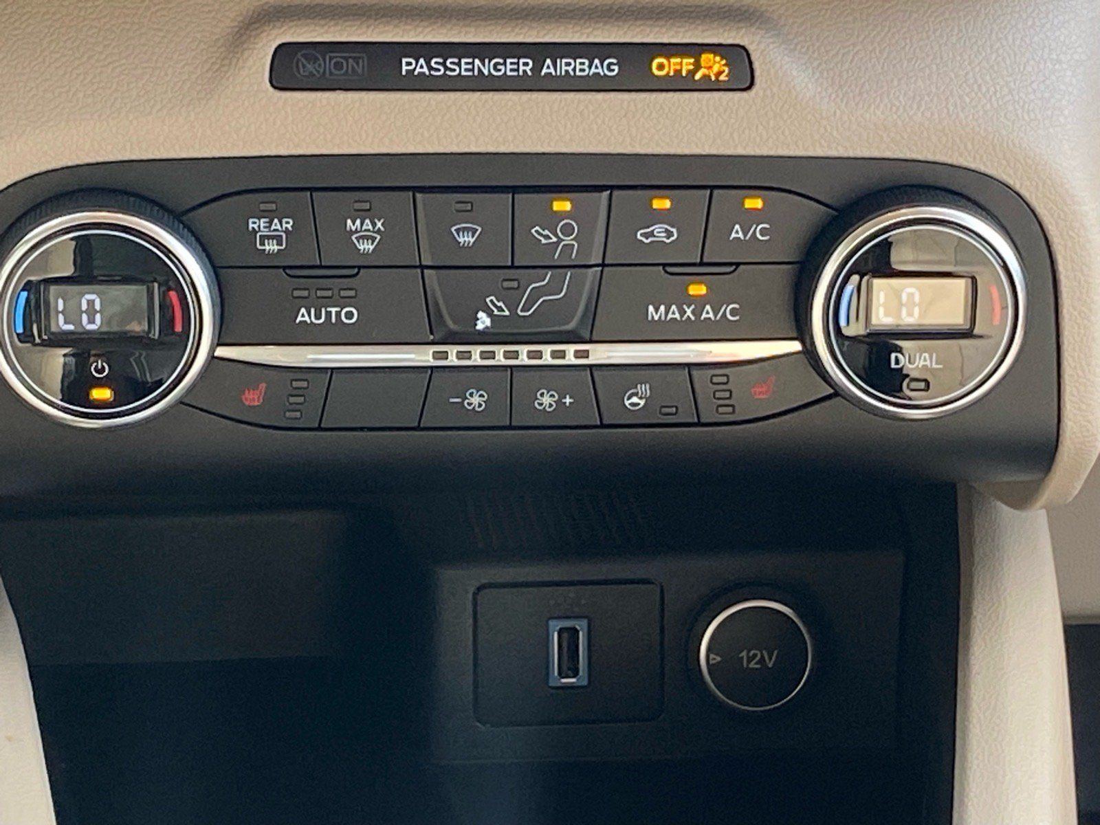 Used 2020 Ford Escape Titanium AWD/4WD image 10