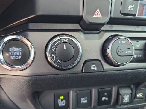 Used 2023 Toyota Tacoma TRD Off-Road w/ TRD Premium Off Road Package AWD/4WD image 21