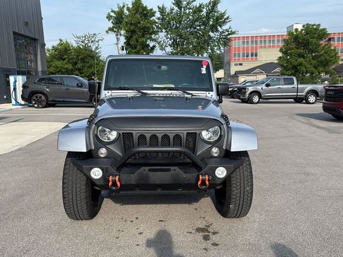 Used 2016 Jeep Wrangler Sahara w/ Connectivity Group AWD/4WD image 8