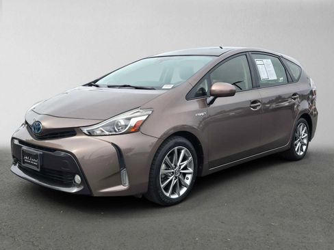 Used 2017 Toyota Prius V Five w/ Advanced Technology Package FWD image 7