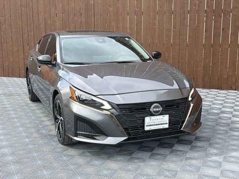 Used 2024 Nissan Altima 2.5 SR w/ SR Premium Package FWD image 12