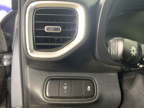 Used 2024 Hyundai Venue SEL FWD image 16