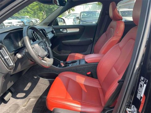 Used 2020 Volvo XC40 T5 Momentum w/ Protection Package Premier image 15