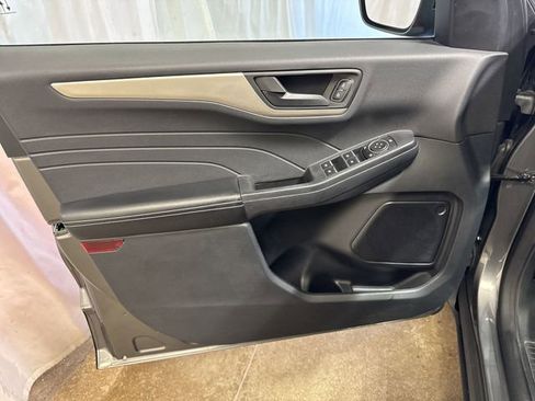 Used 2022 Ford Escape SE w/ SE Sport Appearance Package FWD image 23