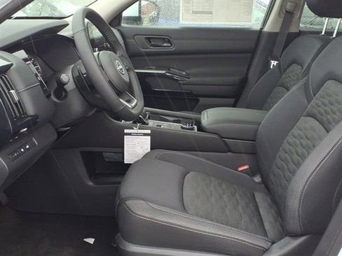 New 2025 Nissan Pathfinder SV image 26