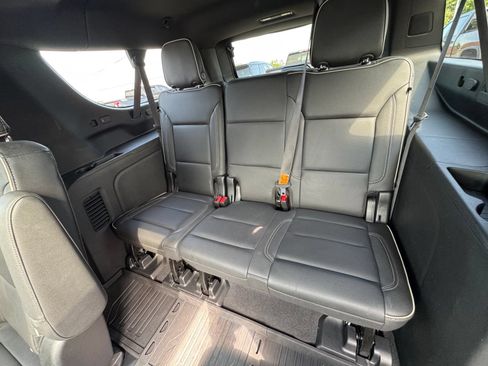 Used 2023 GMC Yukon XL SLT w/ SLT Premium Package AWD/4WD image 34
