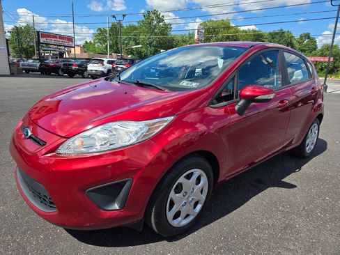 Used 2013 Ford Fiesta SE w/ Moon & Mood Pkg FWD image 10