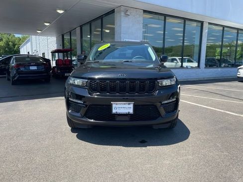 Used 2023 Jeep Grand Cherokee Limited w/ Black Appearance Package AWD/4WD image 2