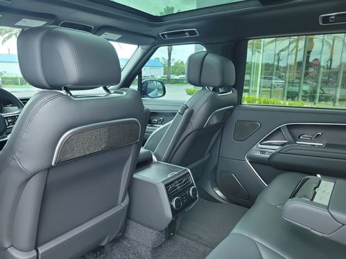 Used 2025 Land Rover Range Rover Long Wheelbase Autobiography AWD/4WD image 17